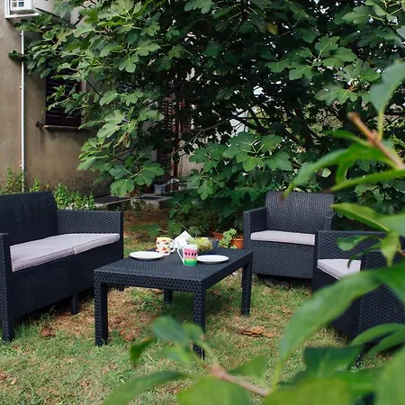 Apartment Twin Oaks Sisan