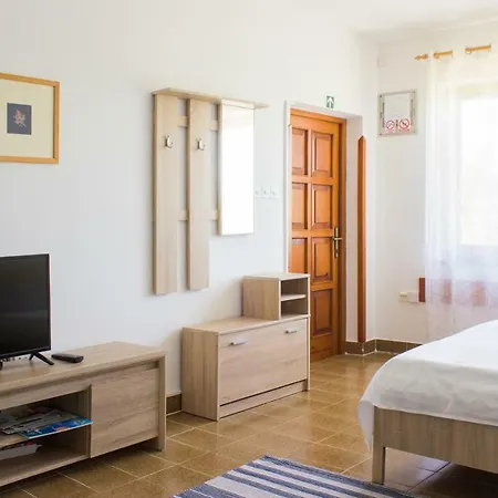 Twin Oaks Apartment