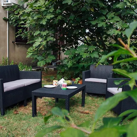 Apartment Twin Oaks Sisan